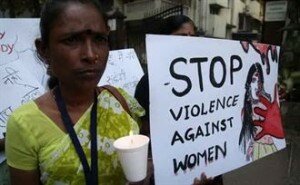 india_fotoreporter_23enne_stuprata_da_un_gruppo_di_uomini_a_mumbai-330-0-371749